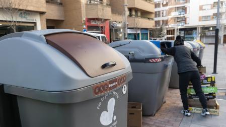 Imagen de uno de los contenedores de residuos orgánicos de la Mancomunidad de la Ribera.