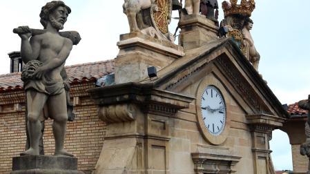 Imagen del reloj del Ayuntamiento de Pamplona