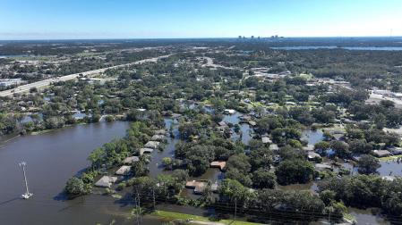 Inundaciones en Orlando tras el paso del huracán Ian