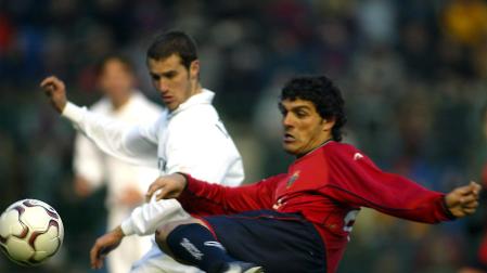 Aloisi junto al madridista Iván Helguera.
