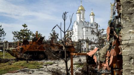 Un tanque ruso quemado en la región de Donetsk de la zona en la que el ejército ucraniano ha conseguido recuperar al ejército de Rusia