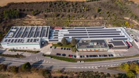 Schneider Electric de Puente la Reina cuenta con 817 kWp en paneles solares gracias a un proyecto con Acciona Energía
