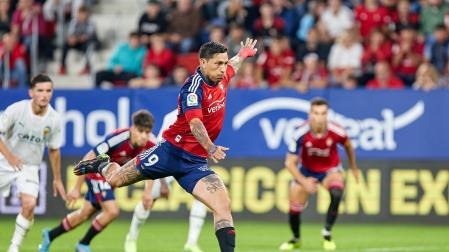Fotos del Osasuna 1-2 Valencia de la jornada 8 de LaLiga Santander 2022-23./