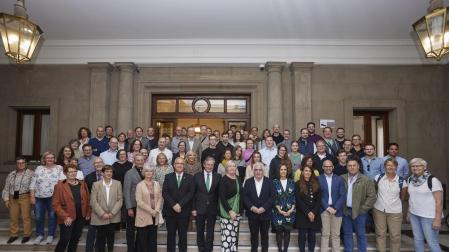 Foto de familia en la recepción en el ayuntamiento
