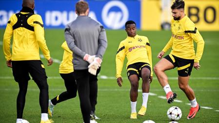 Los jugadores del Borussia Dortmund durante el entrenamiento precio al choque de Champions contra el Sevilla