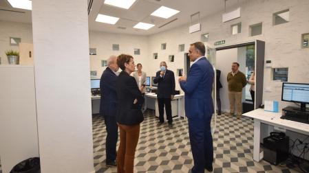 La presidenta del Gobierno de Navarra visita las nuevas sedes de CITI Navarra y ANAIT