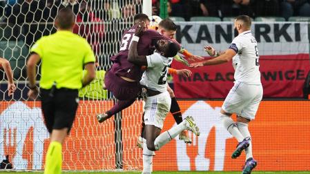 Momento en el que Rudiger, tras rematar a gol, es asrrollado por el meta del Shakhtar