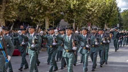 Fotos del desfile de la Guardia Civil en el día de su patrona en Pamplona.