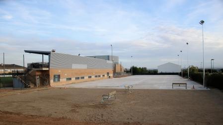 El terreno donde se ubicarán las nuevas pistas deportivas al aire libre