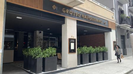 La pizzería Grosso Napoletano, en la calle Amaya 5, posee también una terraza a resguardo