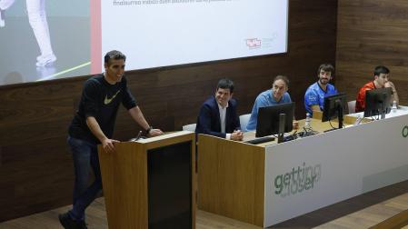 Javier Urriza, en el momento de anunciar su renuncia al Parejas de remonte.