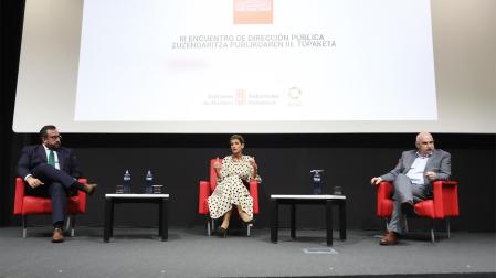 La presidenta Chivite, entre los vicepresidentes Remírez y Aierdi