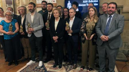 Autoridades, junto a los periodistas reconocidos con los Premios Teobaldo 2022