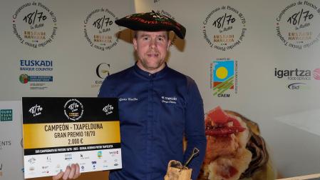 Jorge Otxoa de El Merca'o de Pamplona se ha proclamado campeón del XVII Campeonato de Pintxos 18/70 Euskadi Navarra