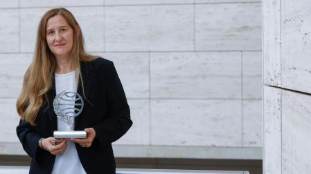La escritora Luz Gabás ganadora con la novela histórica 'Lejos de Luisiana' del Premio Planeta