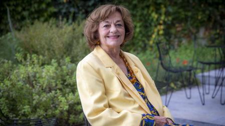 La poeta Ana Blandiana este pasado domingo por la mañana en los jardines del Hotel Alma