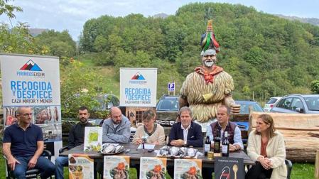 De izquierda a derecha, Fausto Prieto (Productos Artesanos Errotazar); Oskar Martínez (Restaurante Tresanea); Rubén Gárate (Restaurante Olari); Belén Urrutia (Restaurante Elbeteko Posada); Carlos Leceaga (Pirineos Exdim); Koteto Ezkurra (Bodega Inurrieta); Lorea Luziriaga (Restaurante Donamaria’ko Benta) .