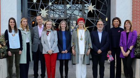 Ane Miren Sagardia; Sara Pasalodos; Ángel Alonso; Izaskun Goñi; Maite Mendioroz; Santos Induráin; Juan Cruz Cigudosa; Mª José Oraa; y Mónica Arasanz durante la jornada de Medicina Genómica.