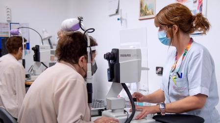 Tomógrafo de Coherencia Óptica, aparato utilizado para la detección de la Degeneración Macular Asociada a la Edad (DMAE)