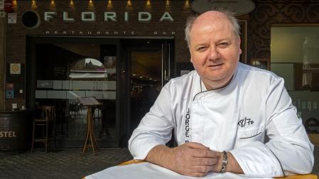 Jorge Ruiz en la terraza del bar restaurante Florida de Estella