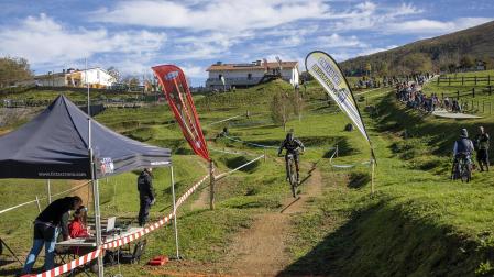 Fotos del Bike Enduro y de la carbonera de Irrisarri Land./