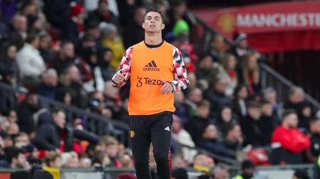 Cristiano Ronaldo calentando con el peto de suplente