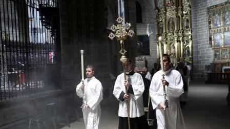 La catedral de Pamplona acogió el funeral del sacerdote Renato Nahuel Bettini