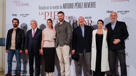 Los actores Amaia Salamanca, Alicia Borrachero y Richard Armitage, durante la presentación de la película 'La piel del tambor, adaptación cinematográfica de la novela de Arturo Pérez Reverte, dirigida por Sergio Down y producida por Enrique Cerezo