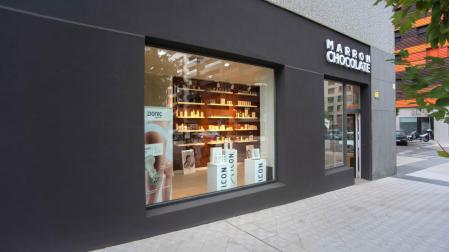 Exterior de Marrón Chocolate Aesthetic en la calle Mutilva Alta, en Lezkairu