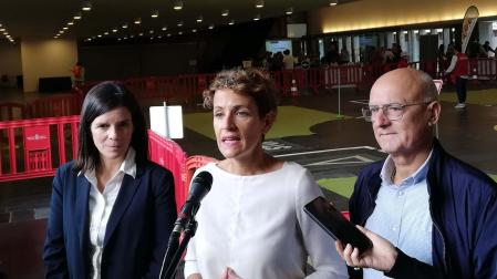 La presidenta del Gobierno de Navarra, María Chivite, con el consejero de Cohesión Territorial, Bernardo Ciriza