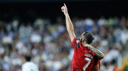 El delantero albanés del Mallorca, Vedat Muriqi, celebra el primer gol contra el Valencia