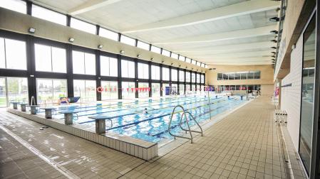 Vista de la piscina climatizada de la ciudad deportiva de Tafalla