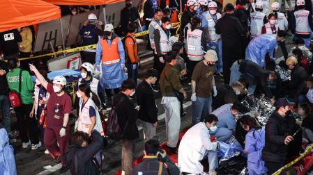 Más de un centenar de heridos en Itaewon en una estampida durante una celebración de Halloween