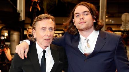 El actor Tim Roth junto a su hijo Cormac Roth, durante la alfombra roja del Festiva de Cannes en 2021