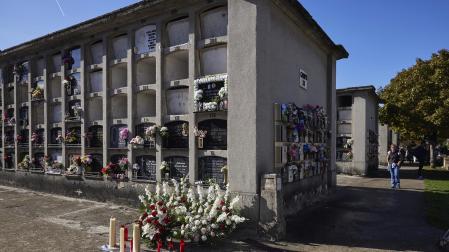Fotos del día de Todos los Santos en el cementerio de Pamplona.