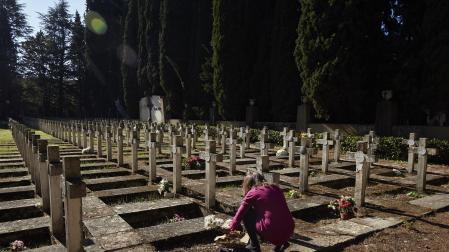 Fotos del día de Todos los Santos en el cementerio de Pamplona.