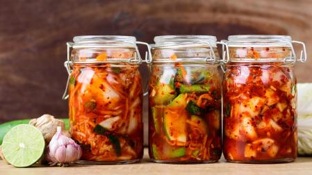 Alimentos como el kimchi son excelentes para incluir en una dieta psicobiótica