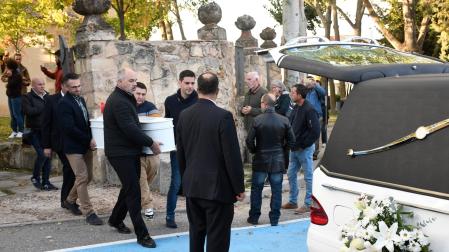 Funeral por Olivia en la iglesia de San Nicolás de Bari, en Torrecaballeros (Segovia)