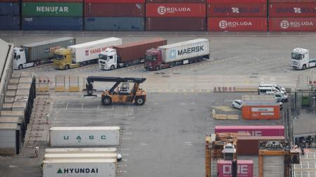 Contenedores de la naviera Maerks, en la Zona Franca de Barcelona