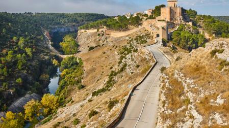Imagen de una fortaleza en España junto al río Alarcón