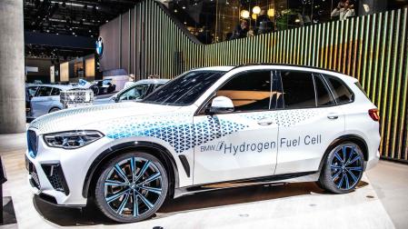 Tanto las  autoridades como las principales marcas de vehículos apuestan por el hidrógeno como alternativa a los coches de baterías