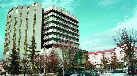El edificio de la Caja de Ahorros Municipal de Pamplona, en 1998.
