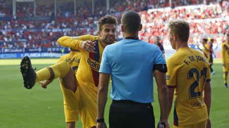 Piqué protesta un penalti señalado por mano el 31 de agosto de 2019 en un partido que terminó 2-2