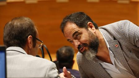 Ramón Alzórriz durante un pleno del Parlamento