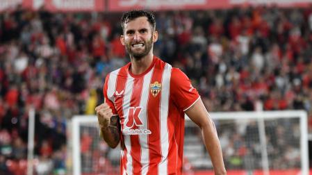 El delantero brasileño de la UD Almeria Leo Baptistao celebra su gol