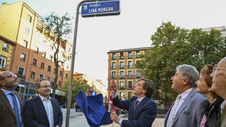 El alcalde de Madrid, José Luis Martínez-Almeida, en el acto de inauguración de la plazuela dedicada a Lina Morgan