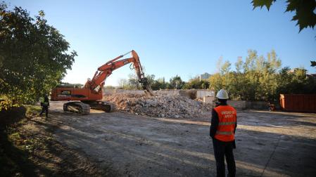 La vivienda de la vaquería de Oroz, convertida en una montaña de escombros tras su derribo