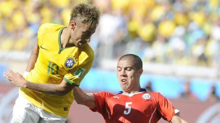 ‘Gato’ Silva junto a Neymar en Brasil 2014