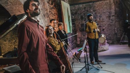 El grupo de folk Arineketan actúa esta tarde en Elizondo.