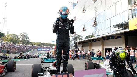 El británico George Russell, de Mercedes, celebra la victoria
